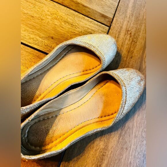 Frye Women's Carson Metallic Gold ballet shoes; size 6; Preloved & very comfy - Picture 13 of 15